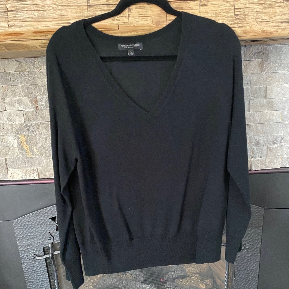 Banana Republic 100% Merino Wool V Neck Sweater Large Black